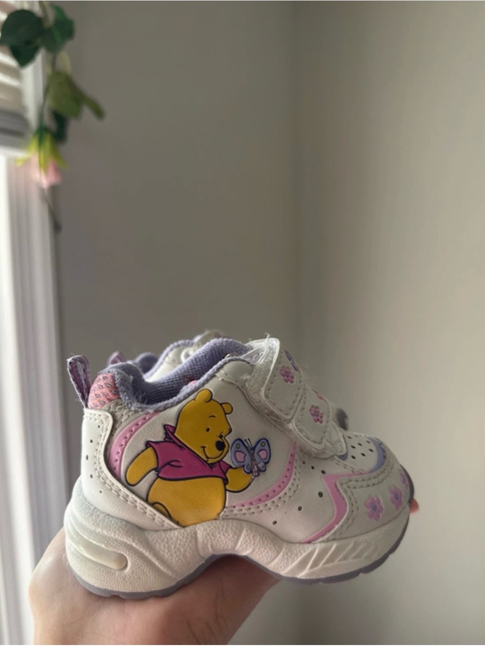 Disney White & Pink Winnie the Pooh Toddler Light-Up Sneakers